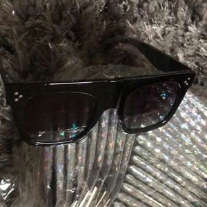 OVERSIZED SQUARE BLACK OUT SUNNIES [E]
